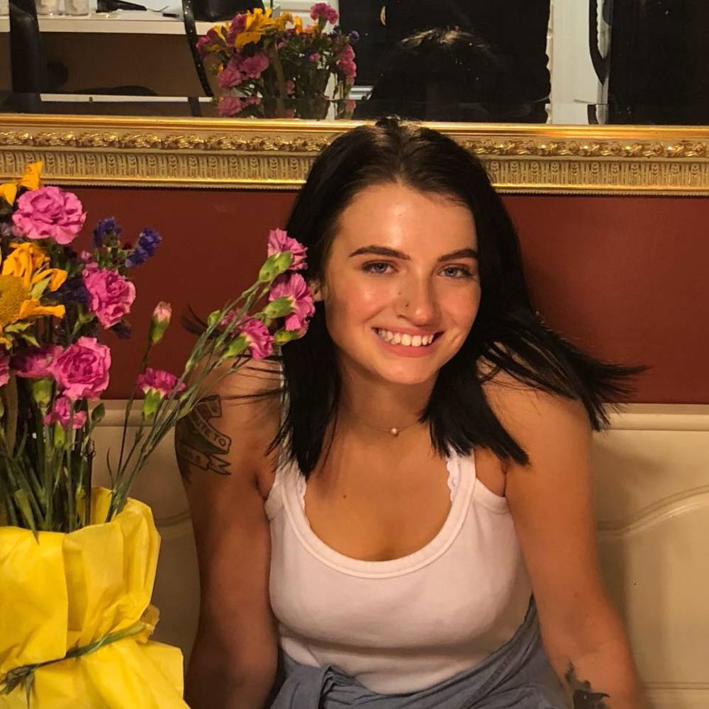 Meet your Posher, Chloe